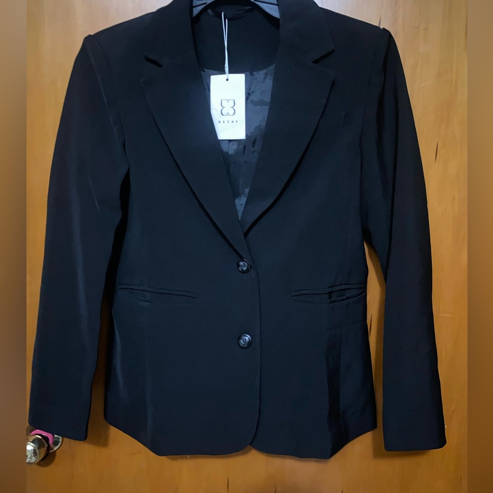 NWT- Black Blazer BRAND NEW/ excellent condition